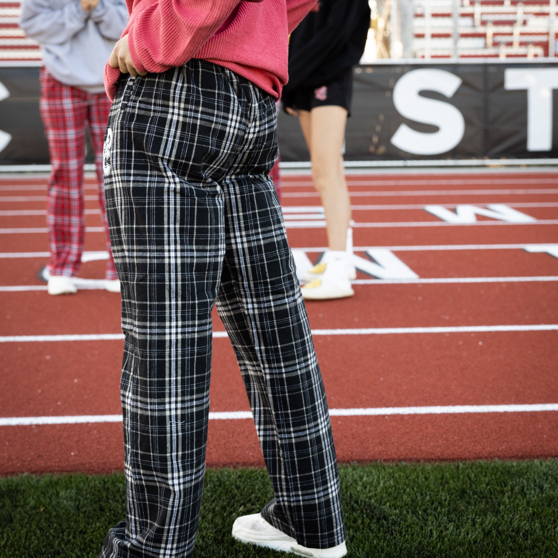 Black and red flannel pajama online pants